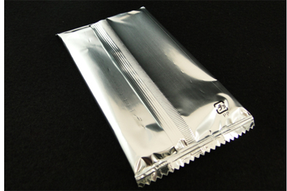 トレーディングカードのピロー包装（銀）